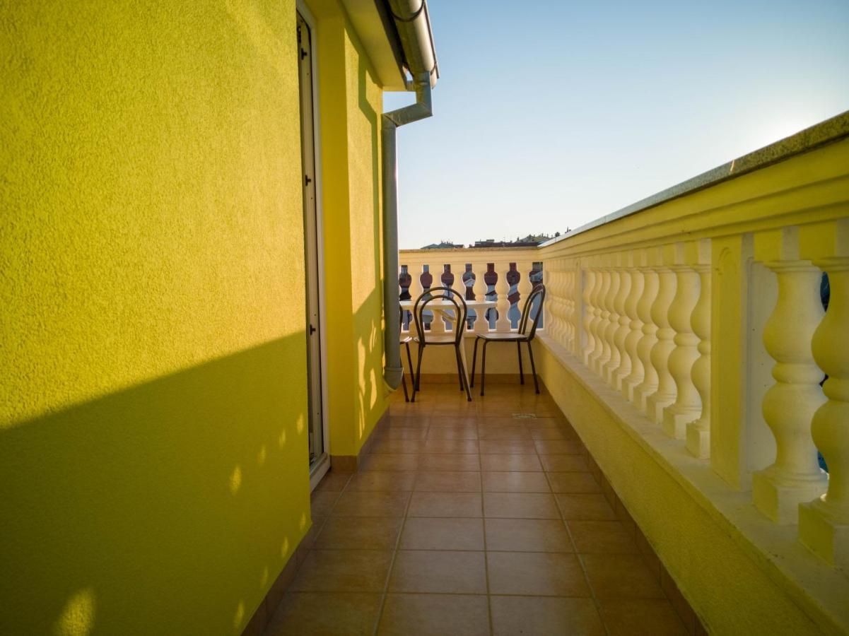 Jela Apartment With A Big Balcony Pula Exterior photo